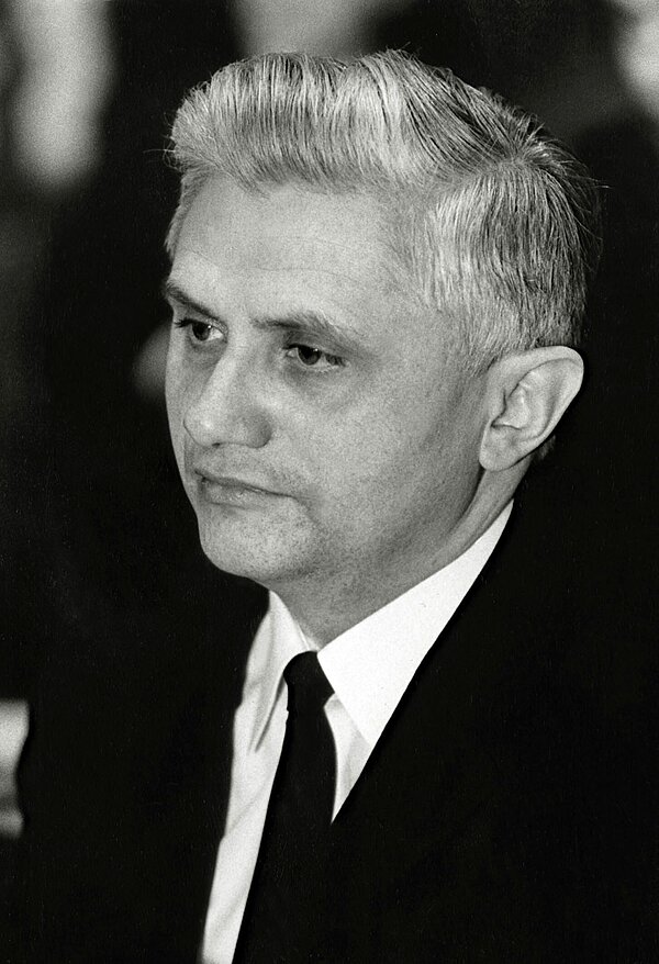 Joseph Ratzinger, Professor für Dogmatik und Dogmengeschichte an der Universität Regensburg, am 4. Januar 1971 in Würzburg.